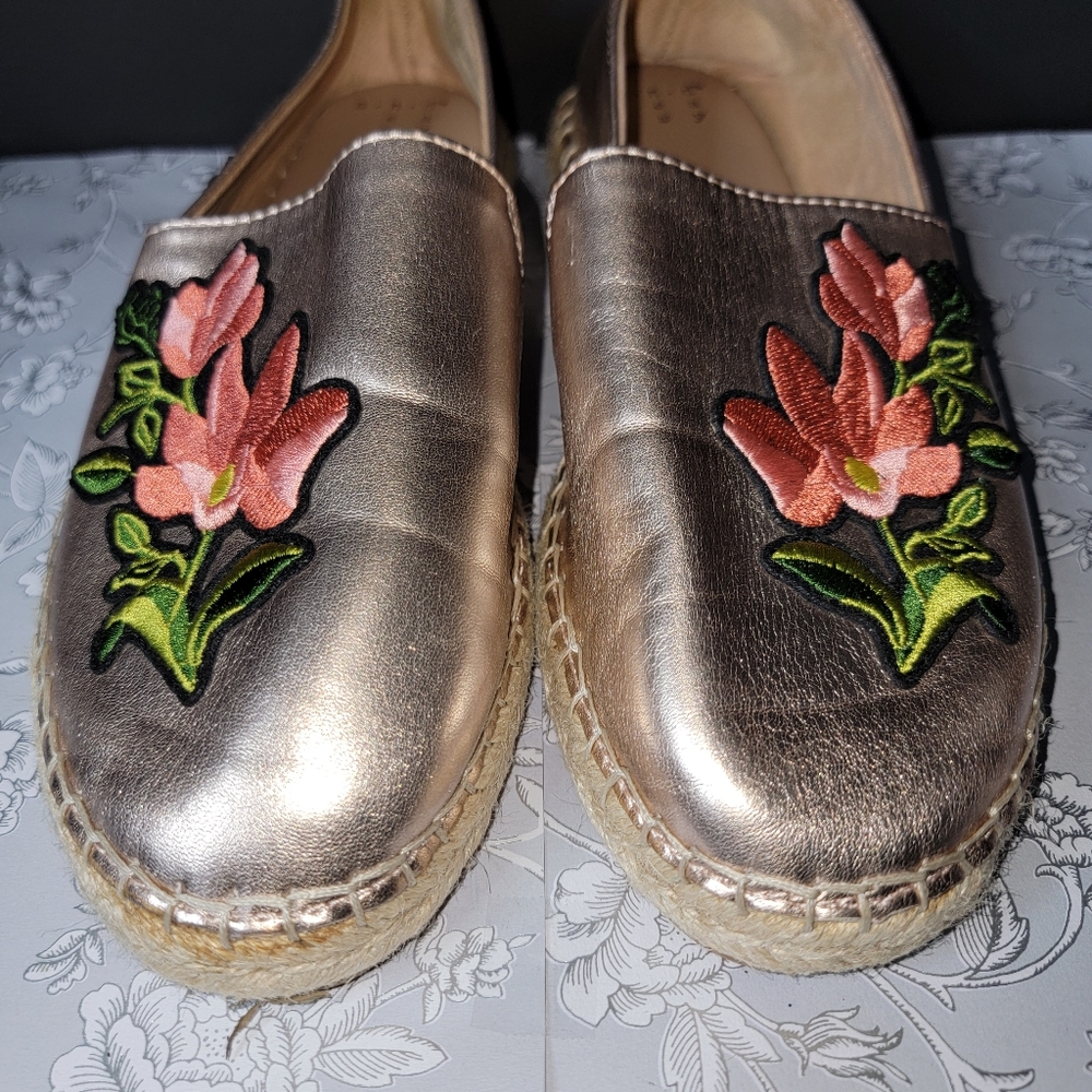 A New Day Rose Gold Espadrilles Women's Size 8 Floral Shoes